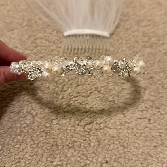 Gorgeous first holy communion dress size 6x and headband with veil - Picture 3 of 9